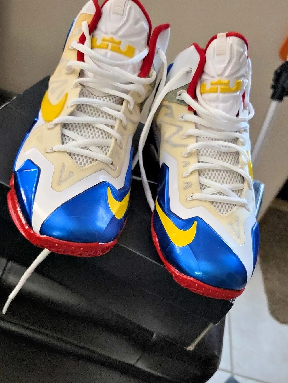 CUSTOM NIKE LEBRON 11 NIKEID SUPERMAN COLORWAY